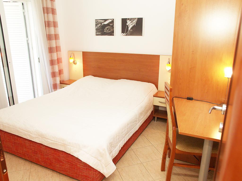 Hotel Kamelija Tivat Room photo