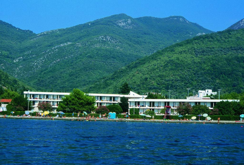 Hotel Kamelija Tivat Exterior photo